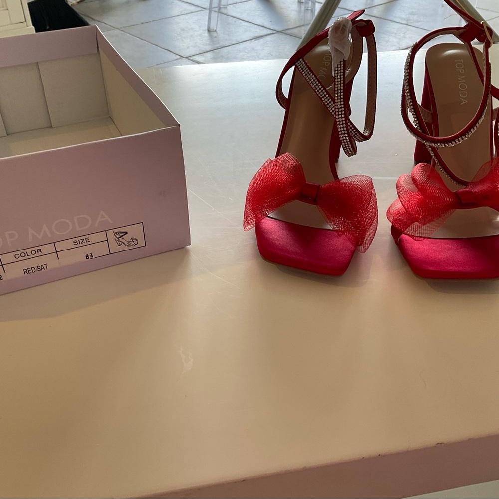TOP Moda Red Bow Heels